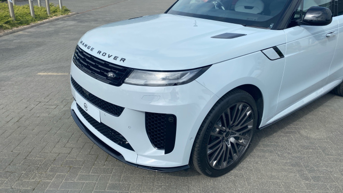 Land Rover Range Rover Sport 4.4 P635 V8 SV 5dr Auto Petrol Estate - Image 32